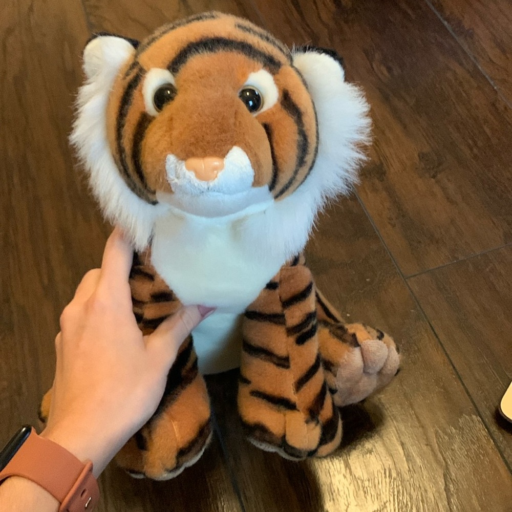 Stuffed animal tiger in nice condition